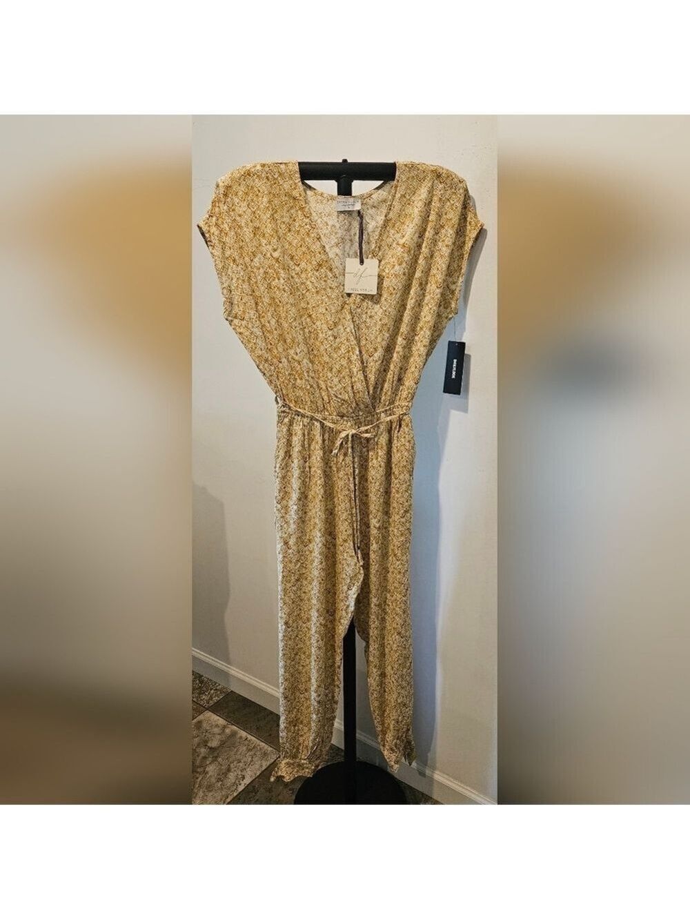 Dress Forum NWT Women's Fun & Flirty Jumpsuit With High Side Slits, Small